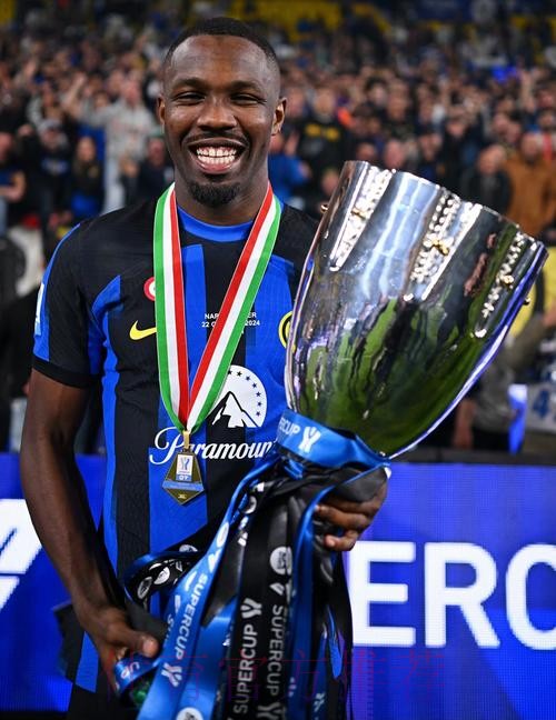 小图拉姆:放不放人是皇马的自由 种族主义应严惩 小图拉姆:放不放人是皇马的自由 种族主义应严惩